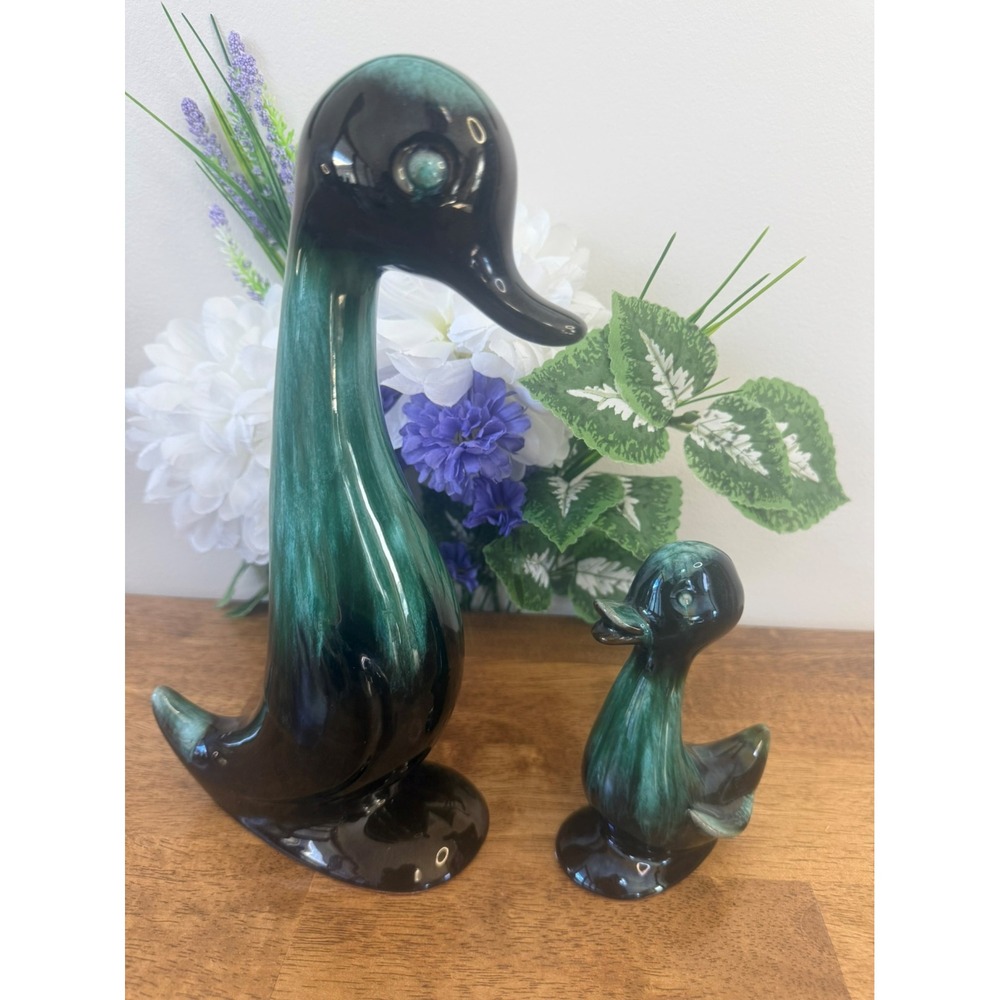Vintage Blue Mountain Pottery Green Duck Figurine Pair Mom Duckling Canadian‎